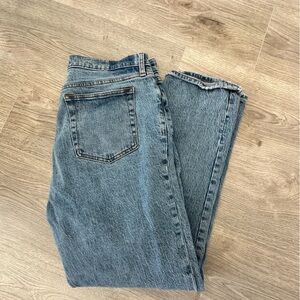ABERCROMBIE AND FITCH - CURVE LOVE STRAIGHT MID-RISE JEANS